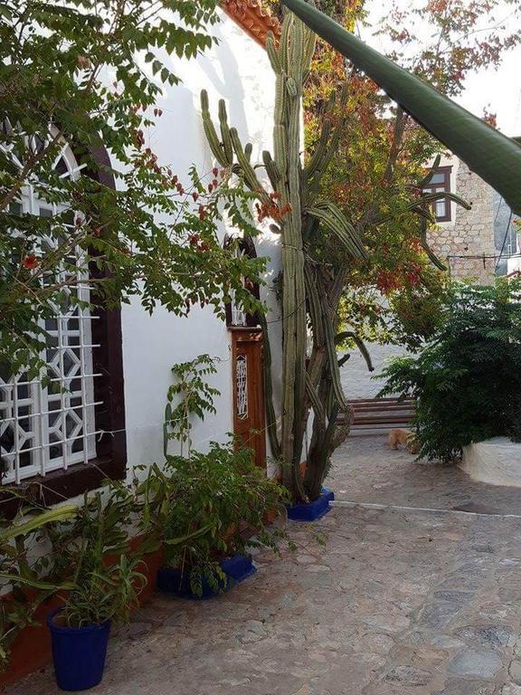 Manolia Hotel Hydra  Exterior photo